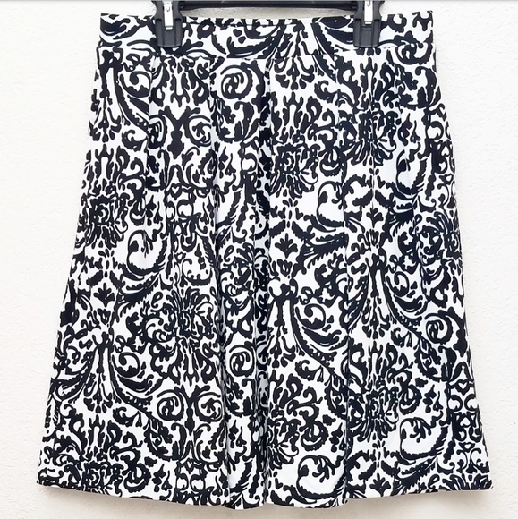 Adrienne Vittadini Dresses & Skirts - Adrienne Vittadini Black & White Circle Skirt